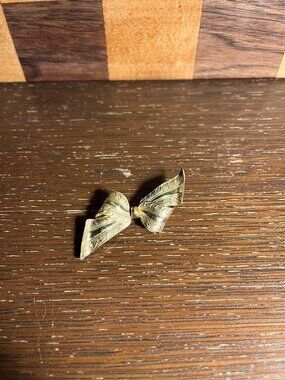 Vintage Gold Toned Bow Brooch